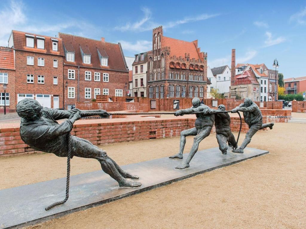 Antique Apartment In Wismar Mecklenburg With Garden Esterno foto