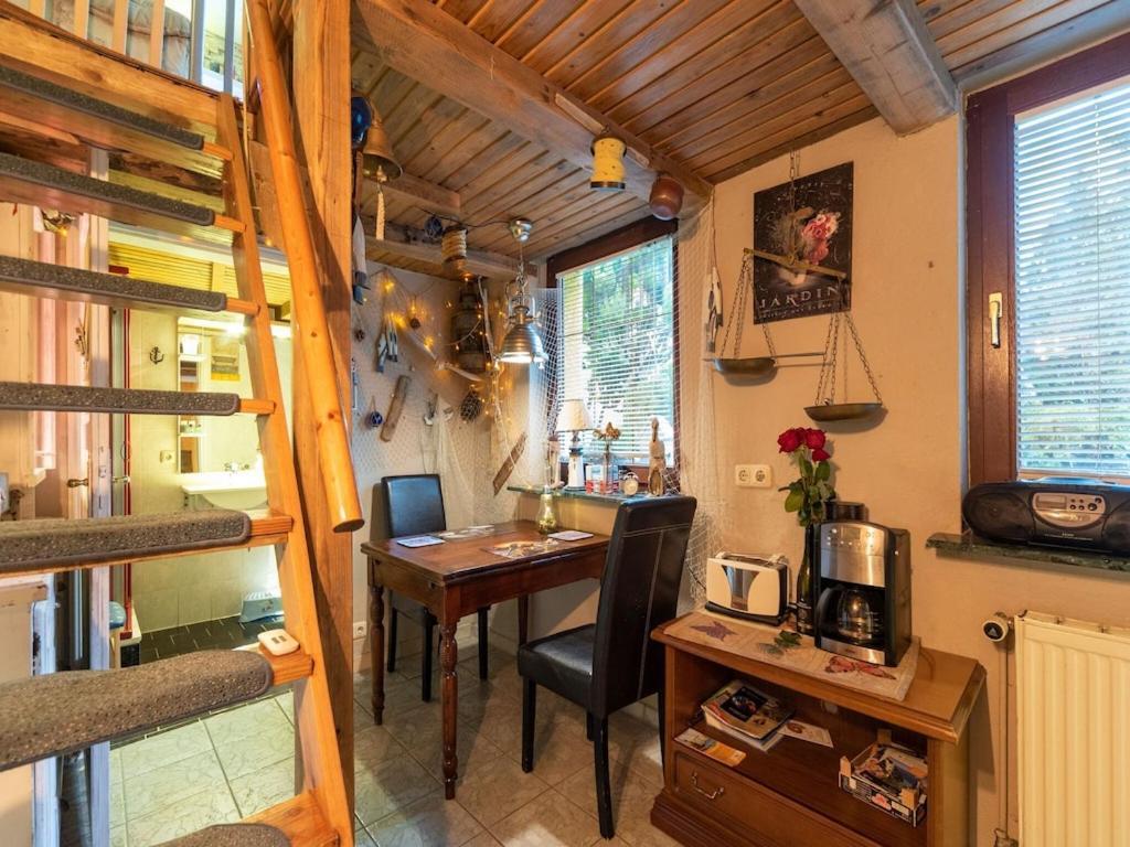 Antique Apartment In Wismar Mecklenburg With Garden Esterno foto