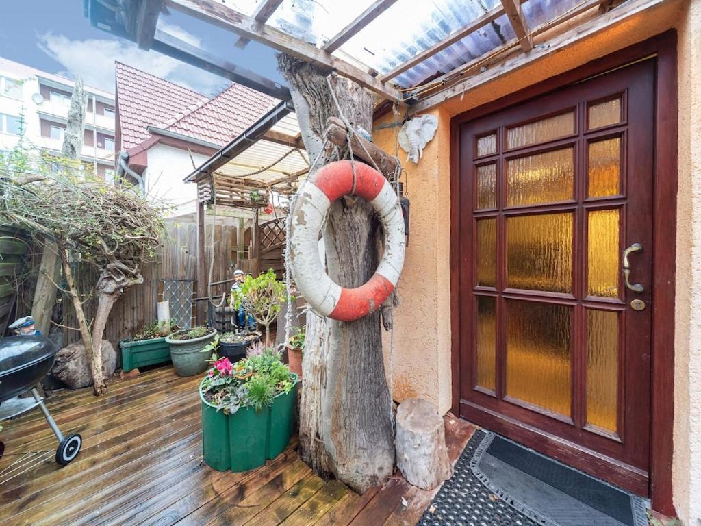 Antique Apartment In Wismar Mecklenburg With Garden Esterno foto
